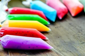 Geladinhos gourmet variados e coloridos, prontos para vender, gerando uma ótima renda extra caseira.